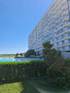 Blaxy Residence E401